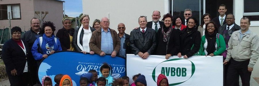 Officials of the Overstrand Municipality and AVBOB Funeral Undertakers with children of the Eluxolweni community pose happily in front of the new Eluxolweni Library, beneficiary of a substantial donation from AVBOB of library books and office materials.